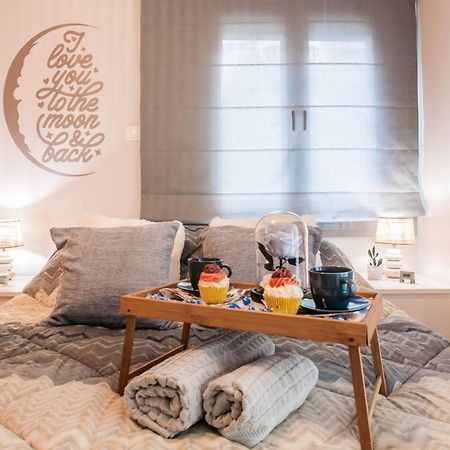 Luxury Seaside Apartment Next To Starbucks Opossite The Beach Park Of Flisvos Athènes Extérieur photo