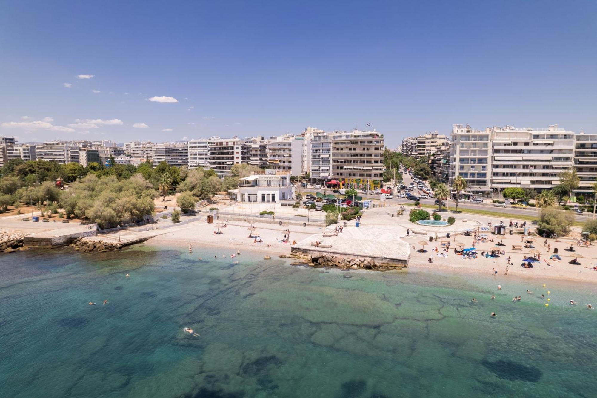 Luxury Seaside Apartment Next To Starbucks Opossite The Beach Park Of Flisvos Athènes Extérieur photo